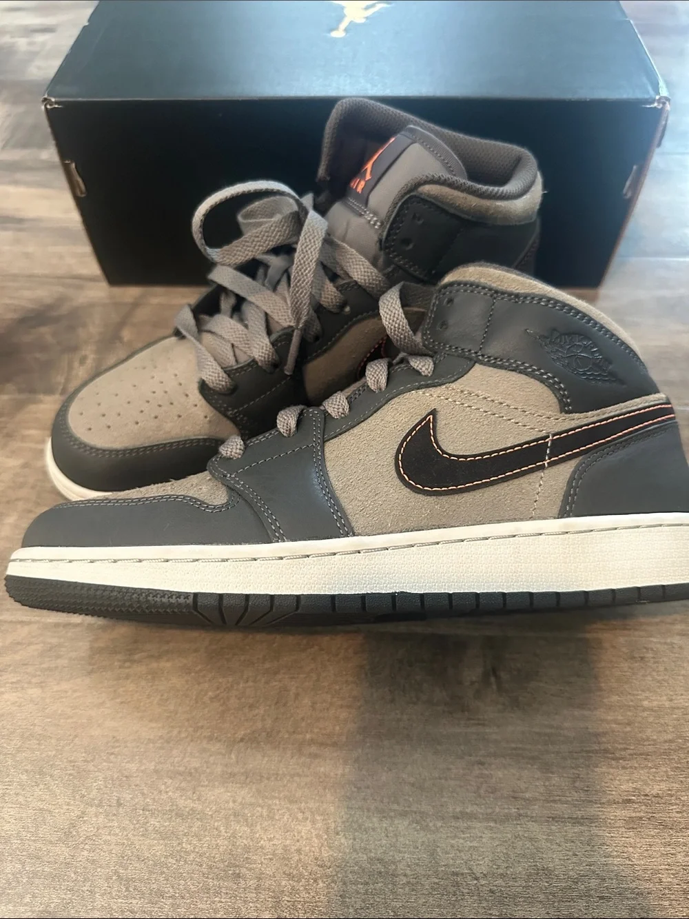 Kids Nike Air Jordan, Mid SE BG size 6.5 Night Stadium/Black Stase Inuit